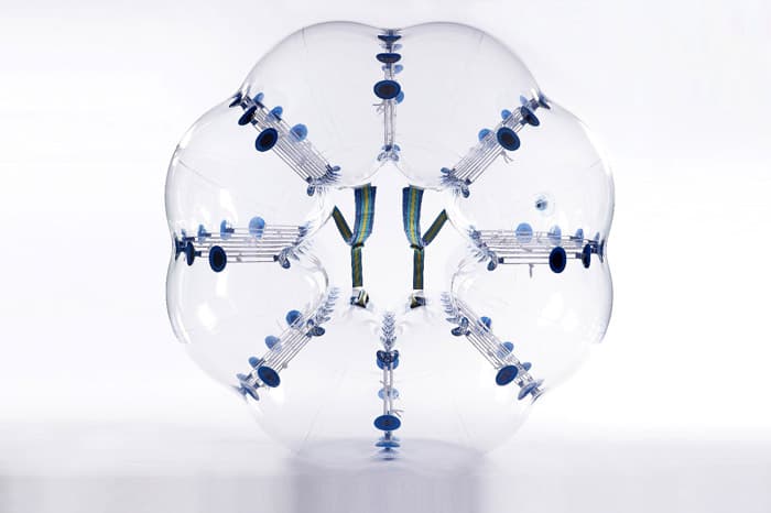 Azul às bolinhas bubble soccer ball design